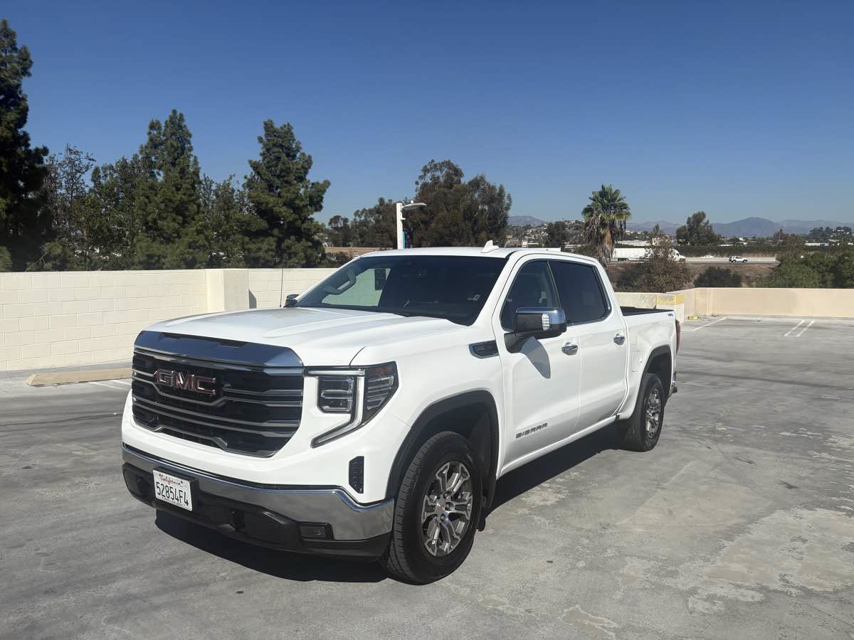 Used 2025 GMC Sierra 1500 SLT AWD/4WD image 7