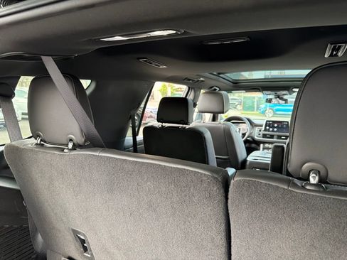 Used 2022 GMC Yukon SLT w/ SLT Premium Package AWD/4WD image 8