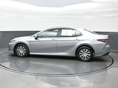 Used 2023 Toyota Camry LE FWD image 3