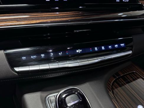 Used 2023 Cadillac Escalade Premium Luxury image 31