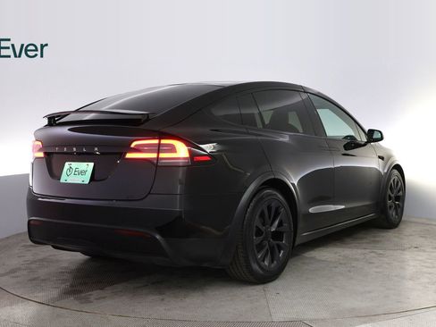 Used 2023 Tesla Model X image 3