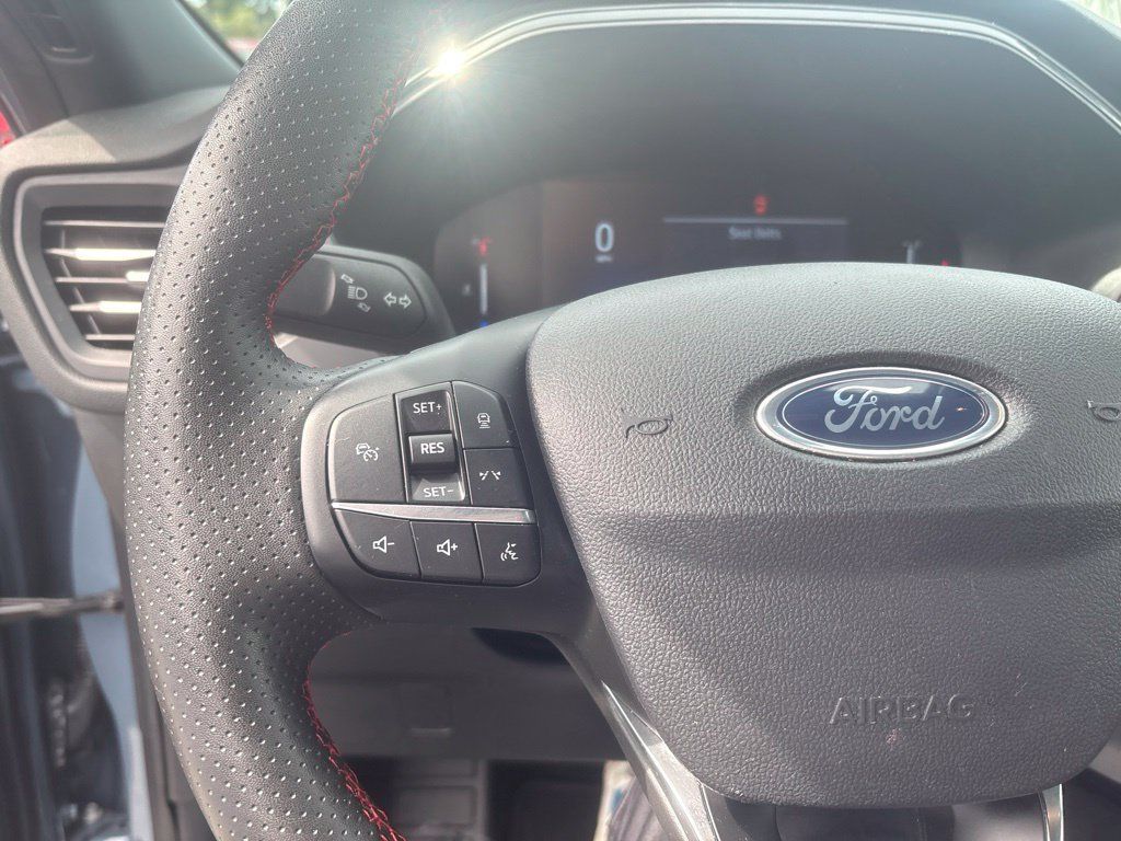 Used 2024 Ford Escape ST-Line w/ Tech Pack #1 FWD image 29