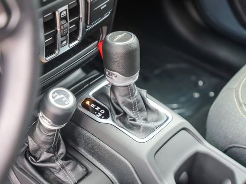 Used 2025 Jeep Gladiator Sport AWD/4WD image 20