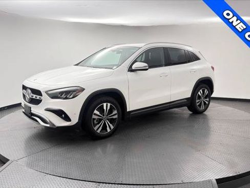 Used 2025 Mercedes-Benz GLA 250 4MATIC w/ Winter Package image 2