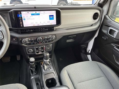 Used 2024 Jeep Wrangler Unlimited w/ Convenience Group image 11