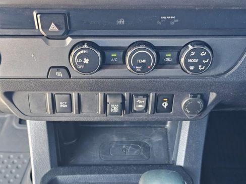 Used 2019 Toyota Tacoma TRD Off-Road RWD image 27