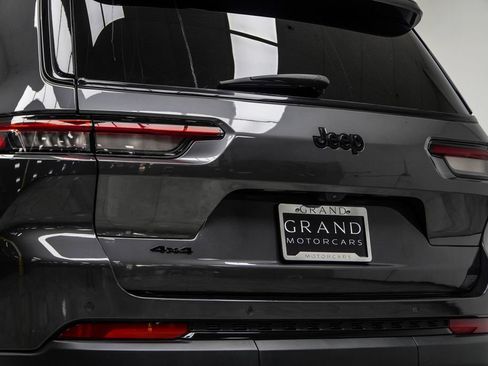 Used 2023 Jeep Grand Cherokee L Laredo AWD/4WD image 14
