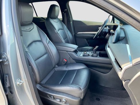 Used 2025 Cadillac XT4 Premium Luxury FWD image 33