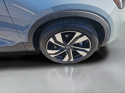 Used 2023 Volvo XC40 B5 Plus w/ Protection Package Premier image 15