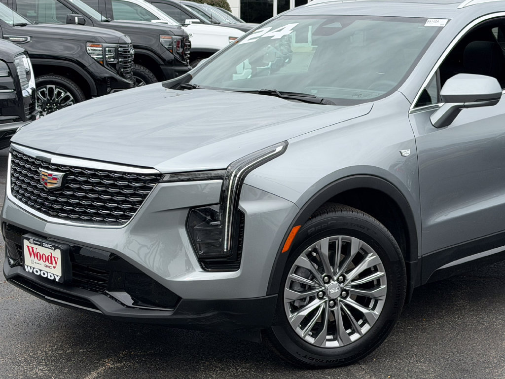 Used 2024 Cadillac XT4 Premium Luxury w/ Cold Weather Package AWD/4WD image 4