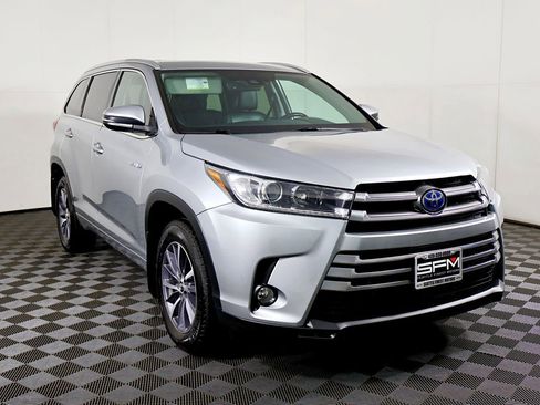 Used 2017 Toyota Highlander XLE image 4