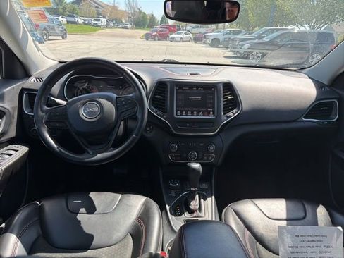 Used 2019 Jeep Cherokee Trailhawk w/ Cold Weather Group AWD/4WD image 18