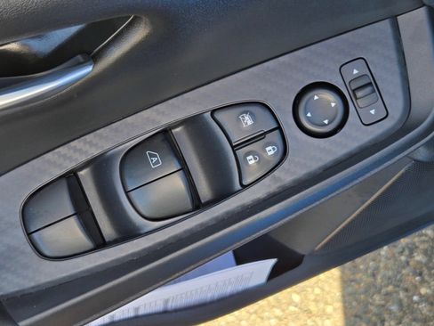 Used 2025 Nissan Sentra SV w/ All-Weather Package FWD image 23