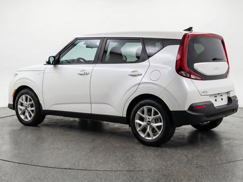 Used 2025 Kia Soul LX w/ LX Technology Package FWD image 6