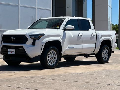Certified 2024 Toyota Tacoma SR5 AWD/4WD image 10