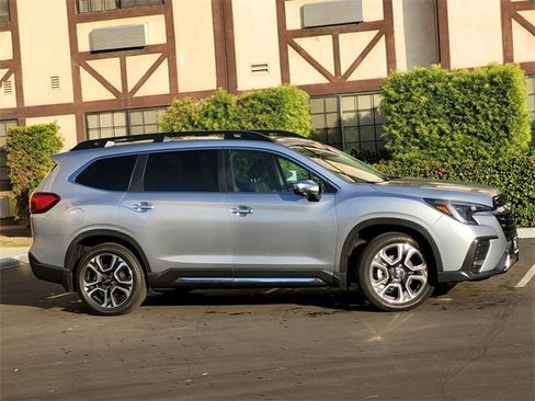 Used 2023 Subaru Ascent Touring image 4