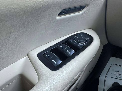 Used 2017 Cadillac XT5 Premium Luxury w/ Driver Assist Package FWD image 31