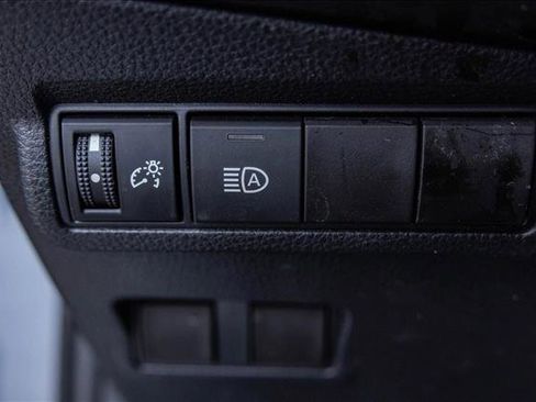 Used 2022 Toyota Corolla Cross LE w/ Moonroof Package image 13