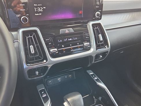Used 2023 Kia Sorento SX AWD/4WD image 19