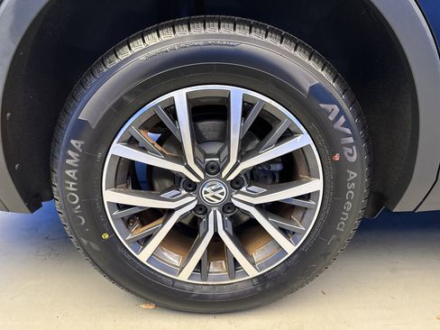 Used 2020 Volkswagen Tiguan SE image 9