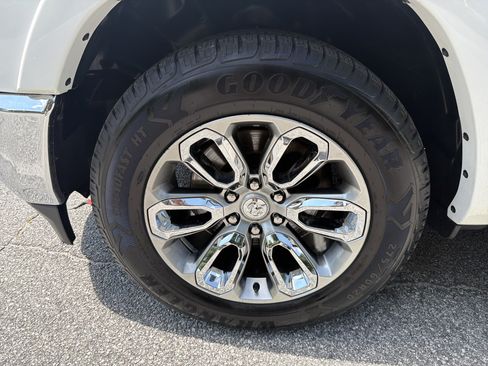 Used 2021 RAM 1500 Laramie AWD/4WD image 12