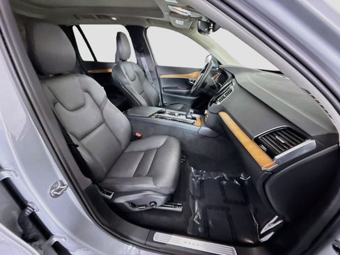 Used 2025 Volvo XC90 B5 Plus w/ Protection Package Premier AWD/4WD image 29