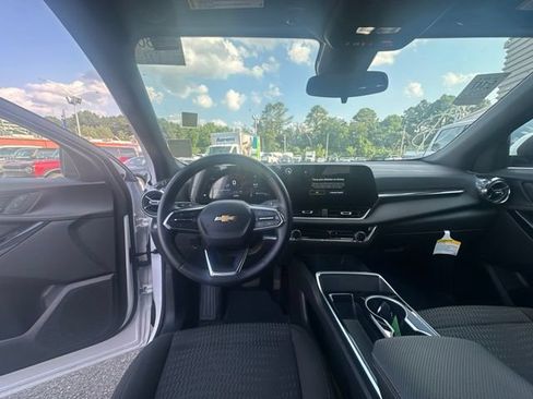 Used 2025 Chevrolet Equinox LT AWD/4WD image 11