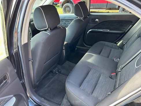 Used 2012 Ford Fusion SE w/ Monochrome Appearance Pkg image 10