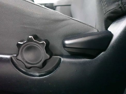 Used 2019 Toyota Tacoma TRD Sport w/ Technology Package image 14