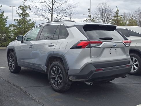 Used 2022 Toyota RAV4 XLE Premium image 5