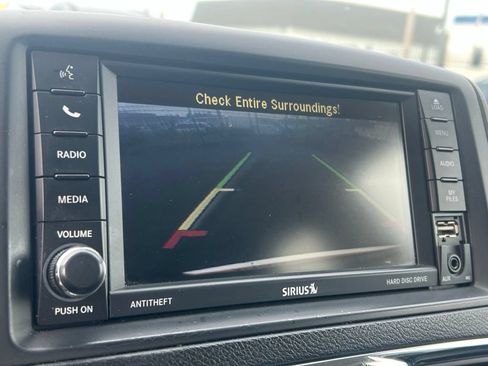 Used 2016 Chrysler Town & Country Touring FWD image 22