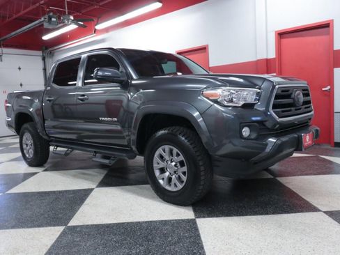 Used 2018 Toyota Tacoma SR5 image 2