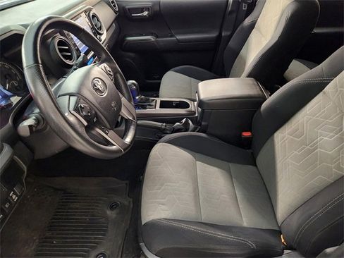 Used 2022 Toyota Tacoma TRD Sport image 13