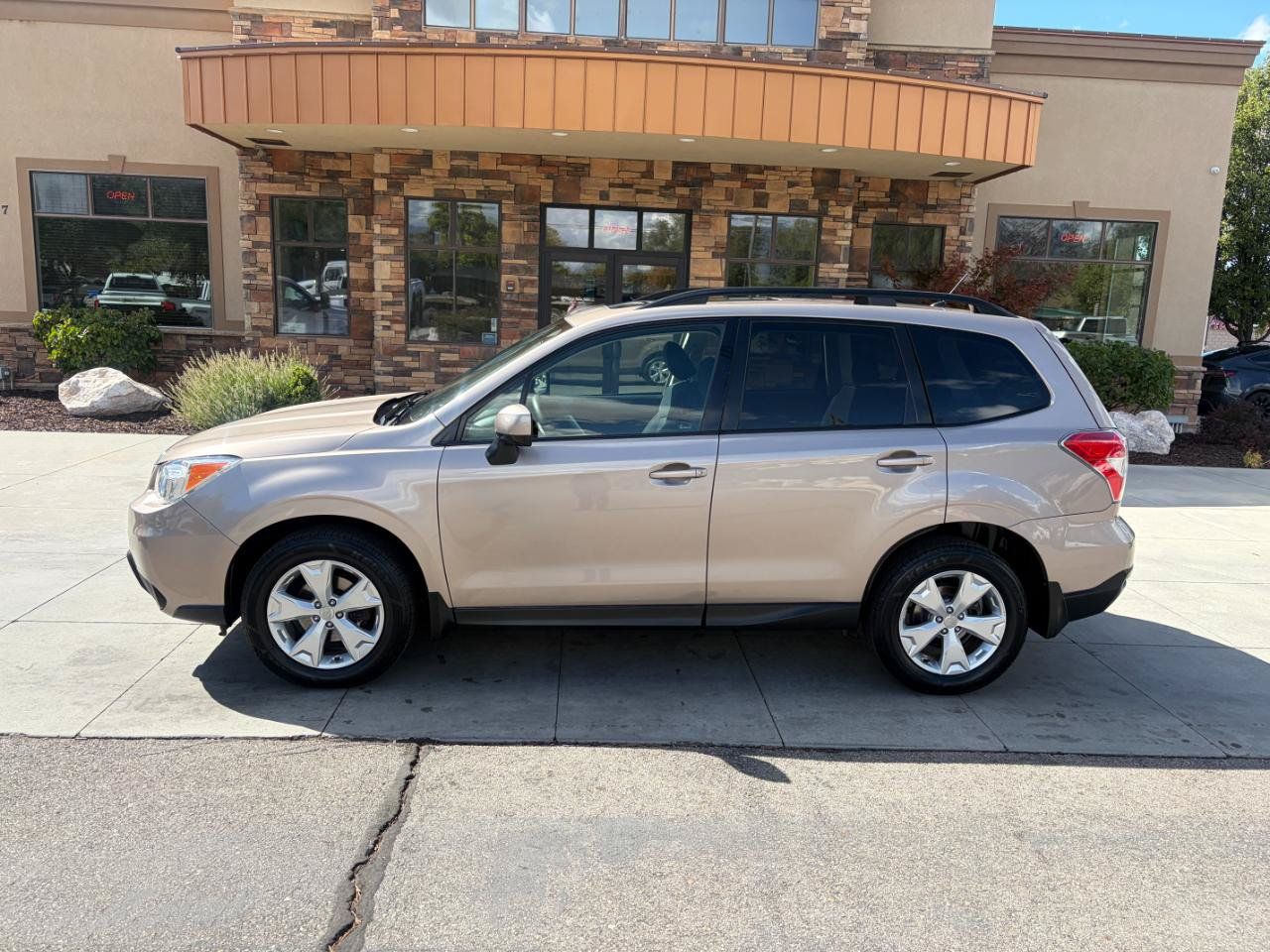 Used 2015 Subaru Forester 2.5i Premium w/ All-Weather Package AWD/4WD image 2