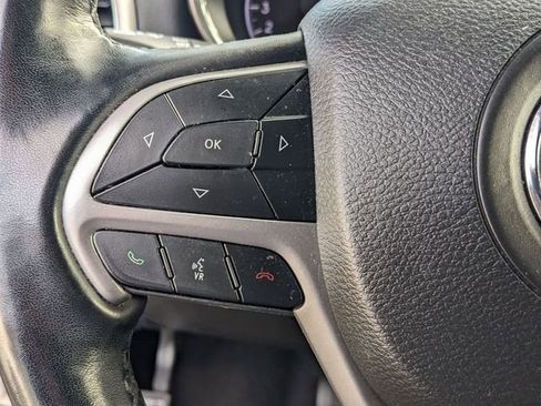 Certified 2022 Jeep Grand Cherokee Laredo X image 19