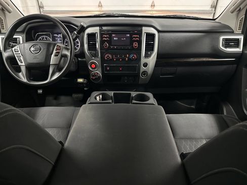 Used 2017 Nissan Titan SV image 23
