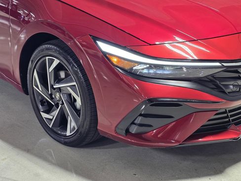 Certified 2025 Hyundai Elantra Limited image 10