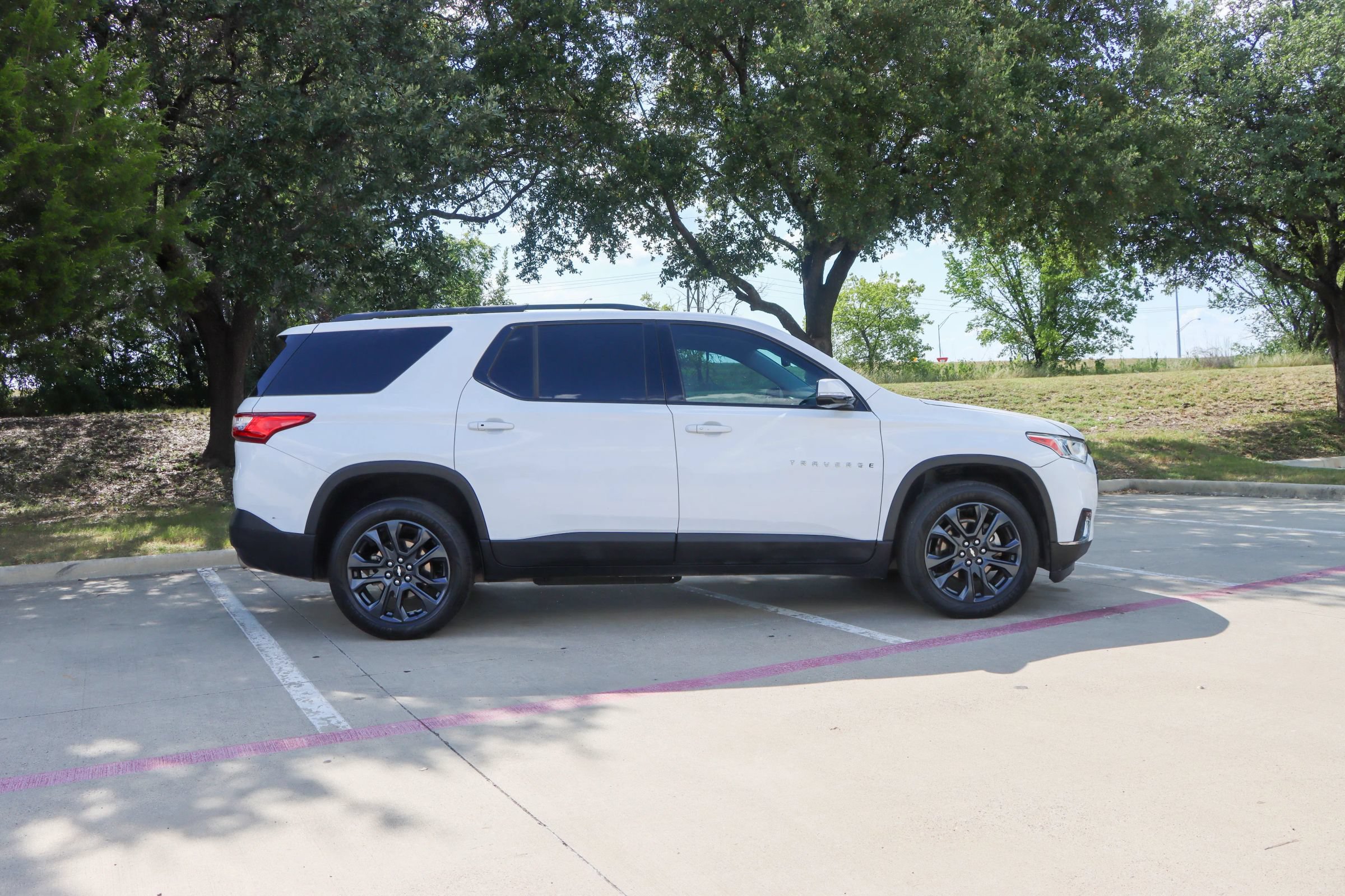Used 2020 Chevrolet Traverse RS w/ LPO, Floor Liner Package FWD image 8