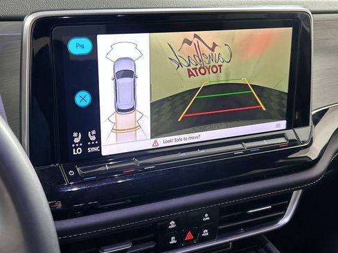 Used 2024 Volkswagen Atlas Cross Sport SE image 17