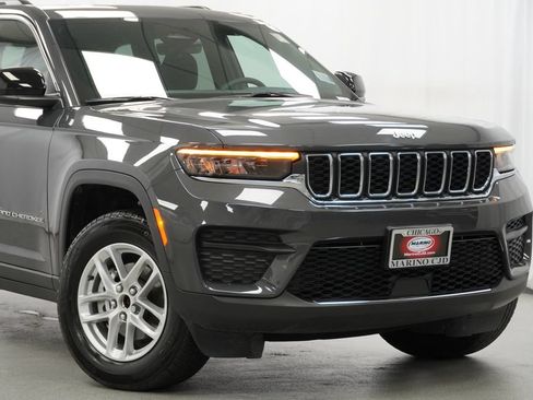 Used 2025 Jeep Grand Cherokee Laredo X AWD/4WD image 3