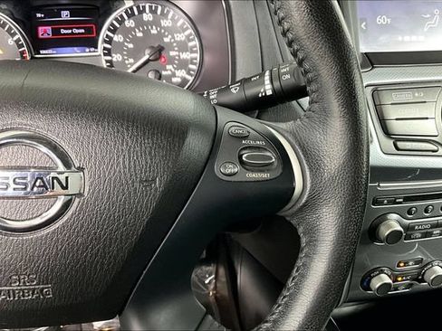 Used 2017 Nissan Pathfinder SL FWD image 21