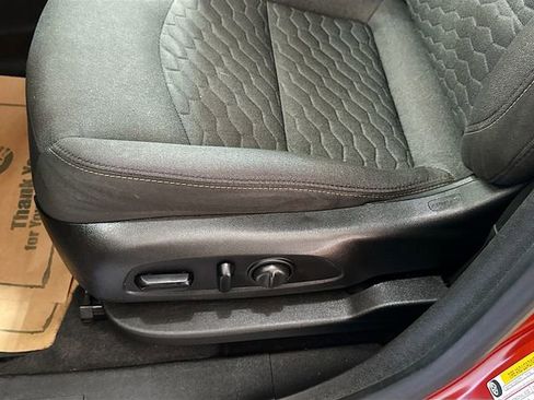 Used 2020 Chevrolet Equinox LT FWD image 19