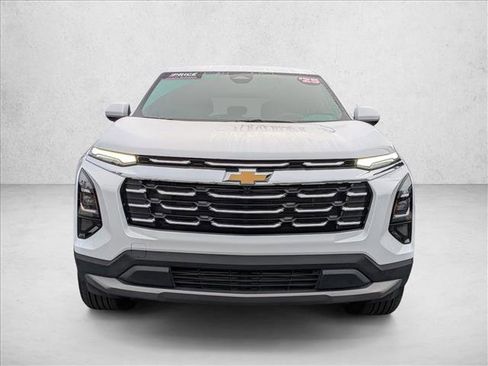 Used 2025 Chevrolet Equinox LT image 2