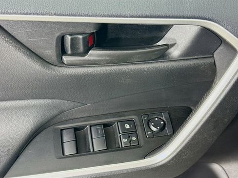 Certified 2025 Toyota RAV4 LE FWD image 19