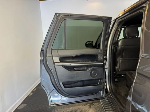 Used 2018 Ford Expedition Max XLT w/ Equipment Group 202A RWD image 29