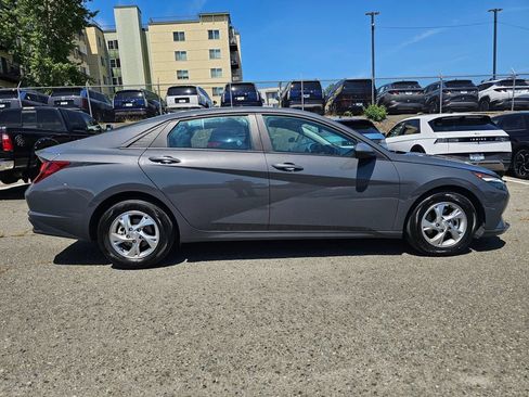 Used 2023 Hyundai Elantra SE FWD image 8