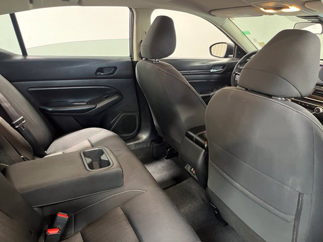 Used 2024 Nissan Altima 2.5 SV FWD image 14