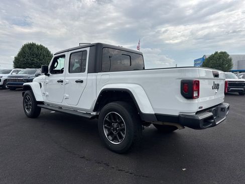 Used 2023 Jeep Gladiator Overland w/ Cold Weather Group AWD/4WD image 4