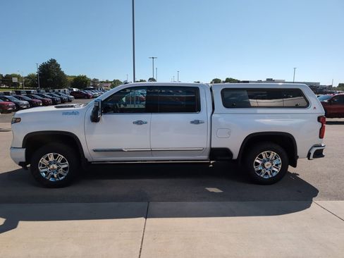 Used 2024 Chevrolet Silverado 3500 High Country w/ High Country Premium Package image 5