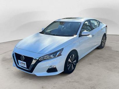 Certified 2022 Nissan Altima 2.5 SV w/ SV Premium Package